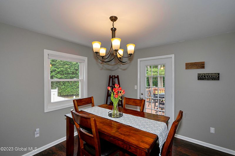 5th image of 28 Terrel Way