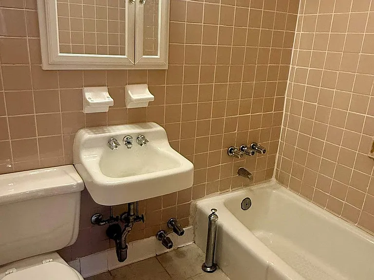 2274 Broadway #4C — Photo 5