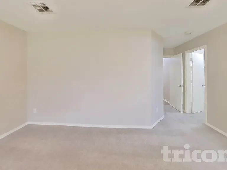 2328 White Oak Dr — Photo 9