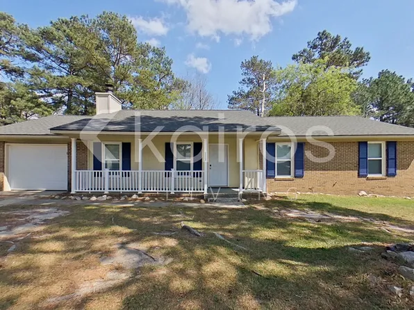 1113 Patrick Dr, Fayetteville, NC 28314