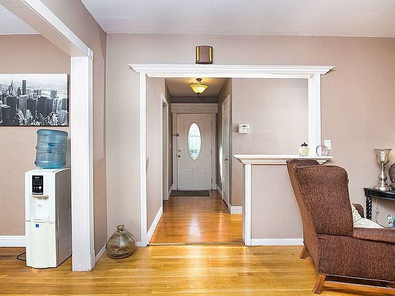 3rd image of 1052 N Dodsworth Ave