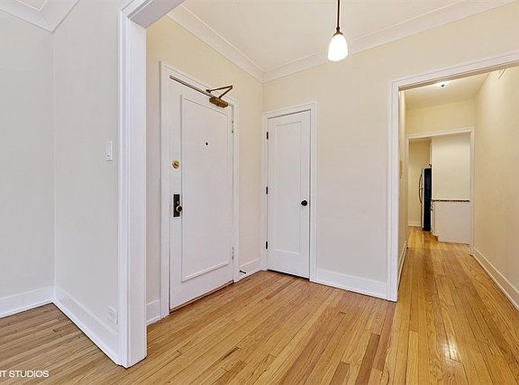 3rd image of 555 Hinman Ave APT B1