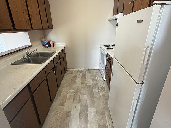 4th image of 616 Cardinal Dr Box E