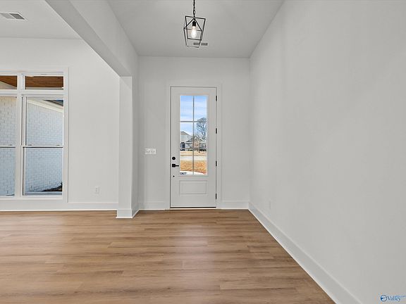 5th image of 122 Eden Ln