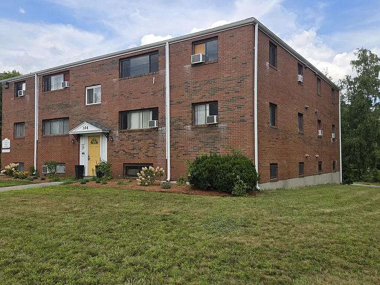108 E Main St #10 — Photo 8