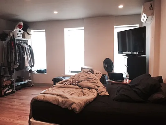 Rented by Premier Metro Realty Corp | media 26