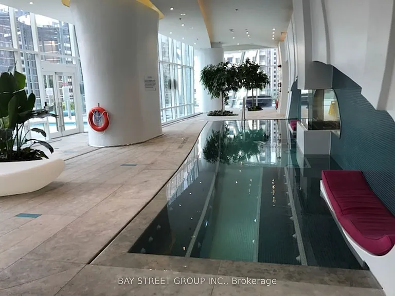 1 Bloor St E #4108 — Photo 30