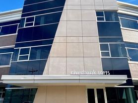 290 Pleasant St