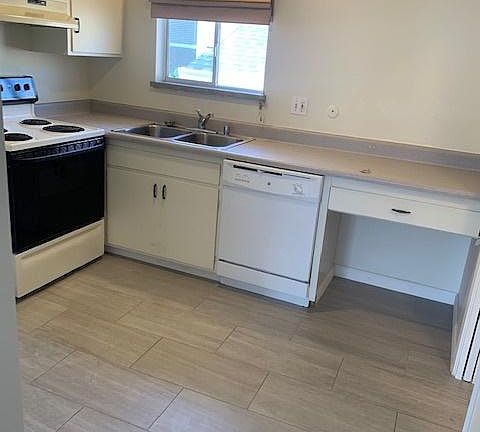 kitchen with electric stove, dishwasher and refrigerator.