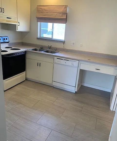 kitchen with electric stove, dishwasher and refrigerator.