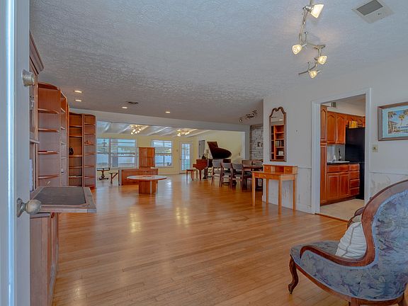5th image of 1235 Flagstone Dr