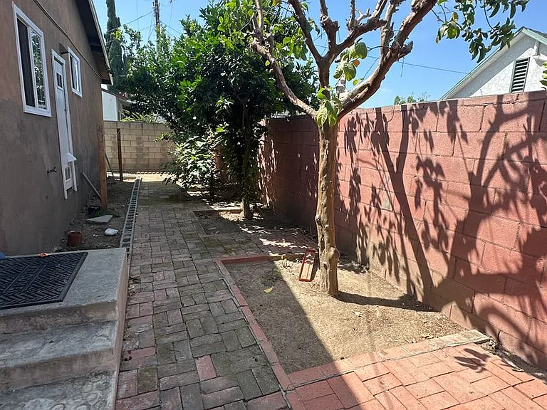 Apt 405 3rd Street — Photo 3