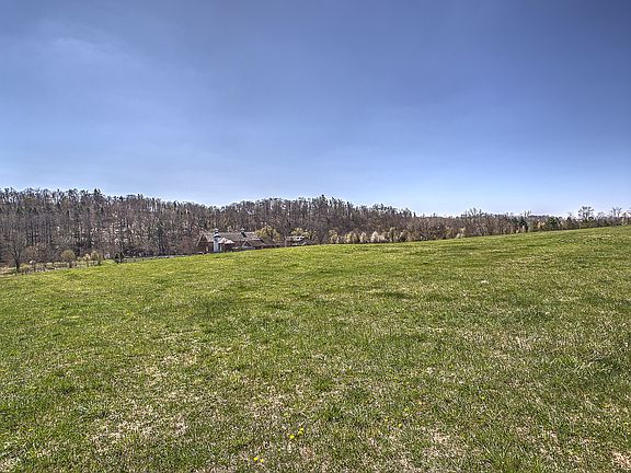 5th image of 9 Allen Glen Dr