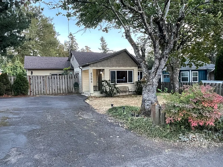 4506 SE Naef Rd — Photo 1