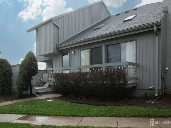 77 Linda Ln, Edison, NJ 08820