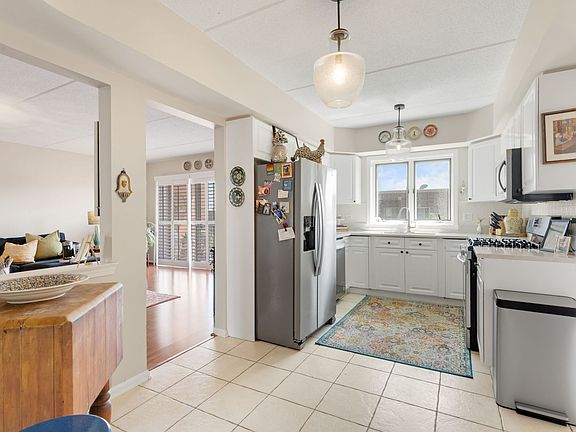 5th image of 1636 Ashland Ave Unit 501