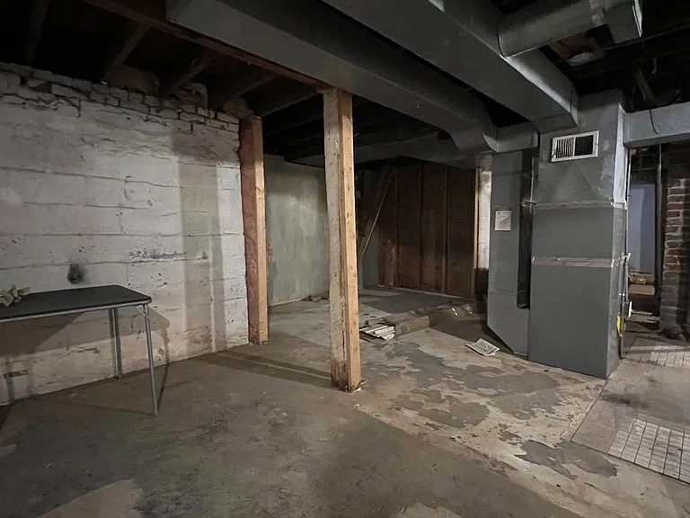 1611 Oak St — Photo 15
