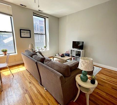 4th image of 1457 N Milwaukee Ave #2C
