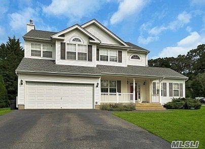 2 Wisteria Ct, Smithtown, NY 11787 | Zillow
