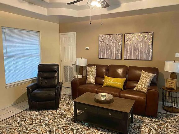 5th image of 903 Lexington Cir #3