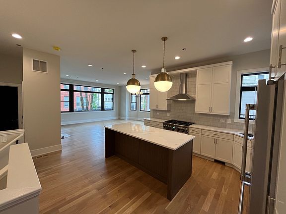 3rd image of 1757 W Lemoyne St #1E
