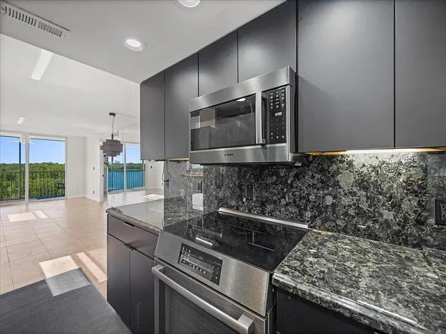 689 NE 6th Ct #4010 — Photo 15