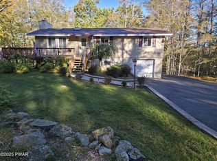 120 Wintergreen Cir, Greentown, PA 18426