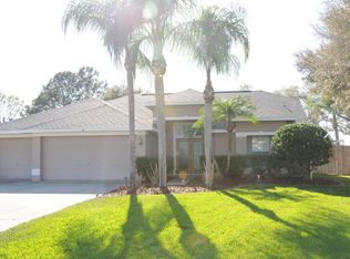 1060 Bluffs Cir, Dunedin, FL 34698