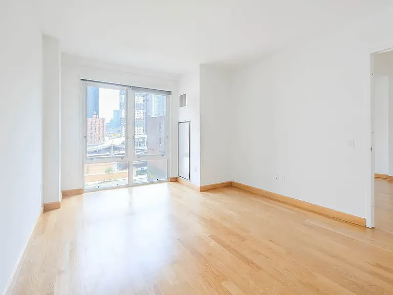 431 W 37th St #5E — Photo 33