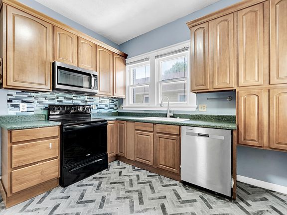 5th image of 817 W Walnut Street
