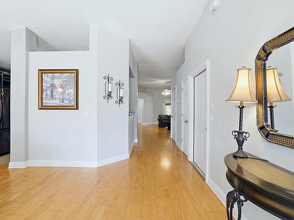 5th image of 1493 Applewood Way