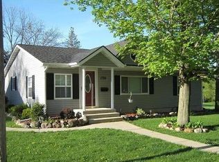 1724 E La Salle St, Freeport, IL 61032