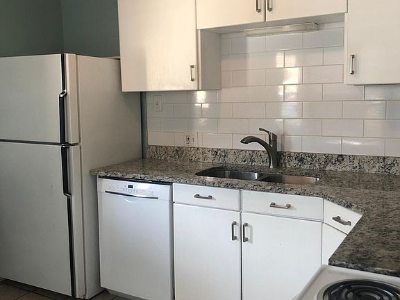 4th image of 1020 E Elgin Ave