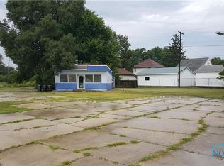 892 N Countyline St, Fostoria, OH 44830