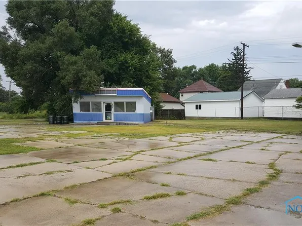 892 N Countyline St, Fostoria, OH 44830