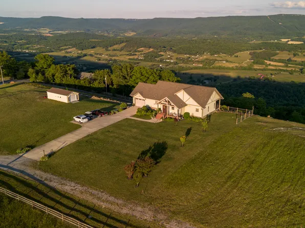 13242 Brockdell Rd, Pikeville, TN 37367