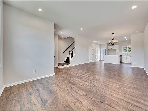 5th image of 2074 Kyles Way