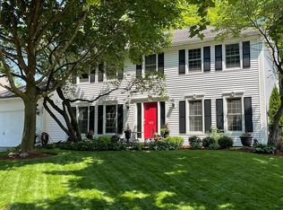 909 Timbers Trl, Saint Charles, IL 60174