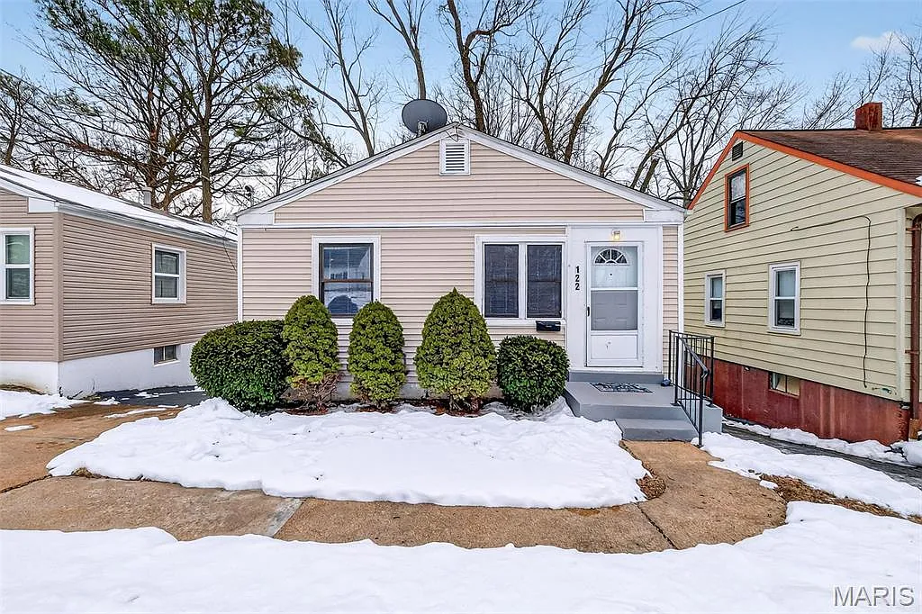 122 Elkan Ave photo 1