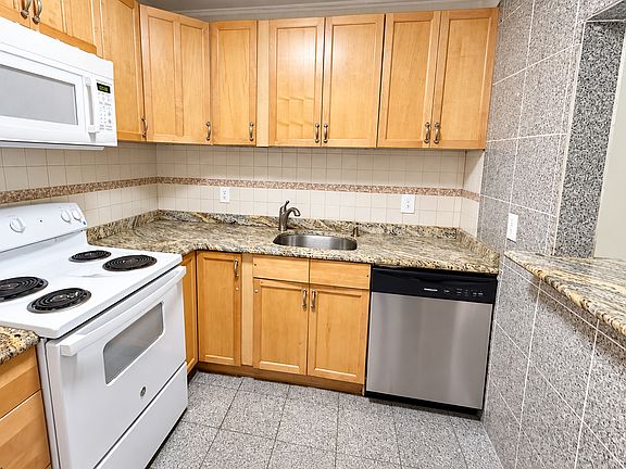 3rd image of 11 Weld St APT 31