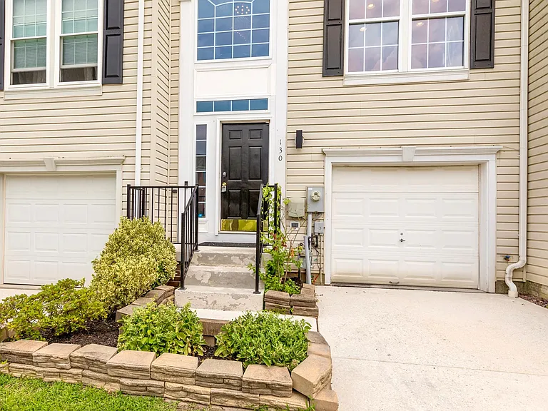 130 Spencer Cir — Photo 2
