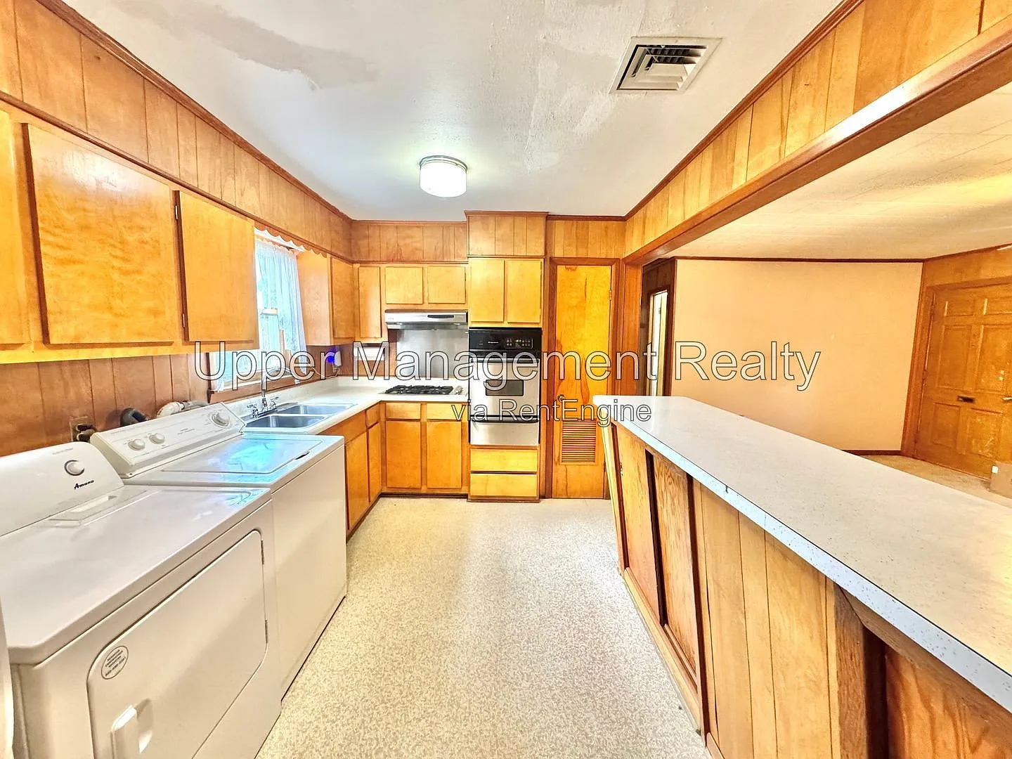 3 bed, 1.0 bath, $1,500 — Photo 3