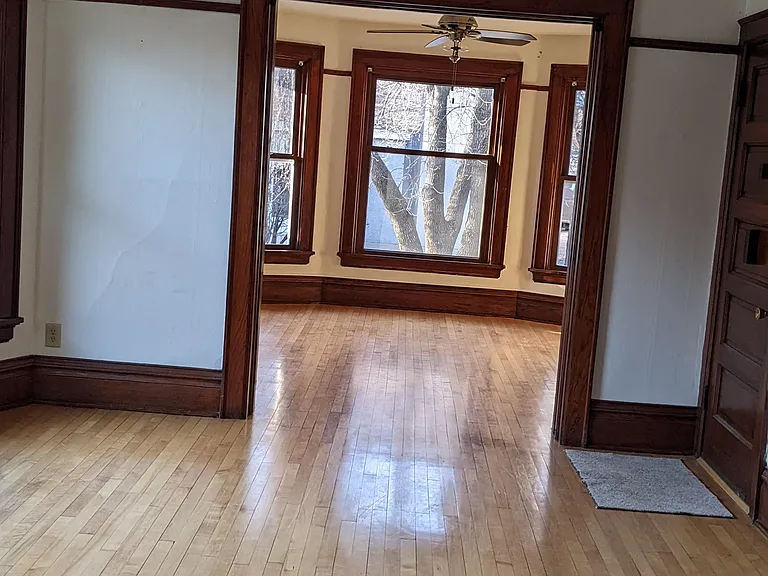 315 W Doty St #2 — Photo 4