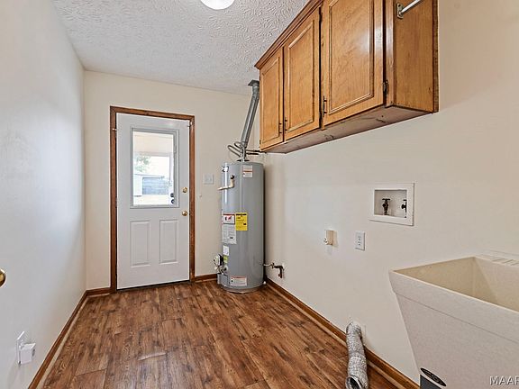2nd image of 727 Sweet Ridge Rd