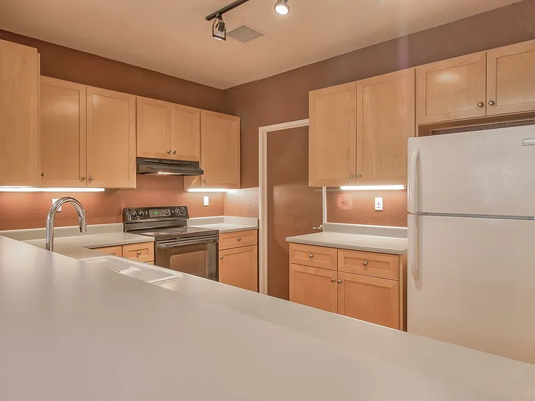 400 N 1st St #112 — Photo 5