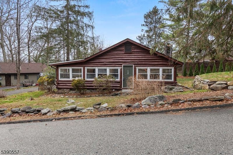 1st image of 15 Cliff Rd