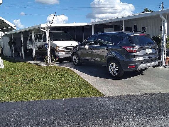 3rd image of 310 Sterling Dr W