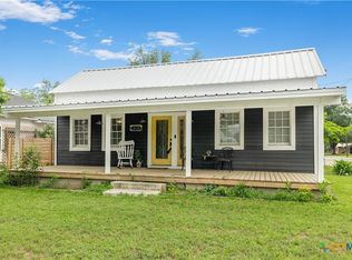 313 W Broadway St, Cuero, TX 77954