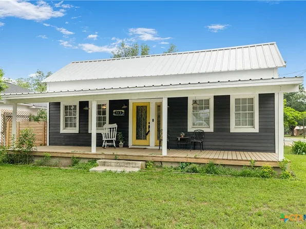 313 W Broadway St, Cuero, TX 77954