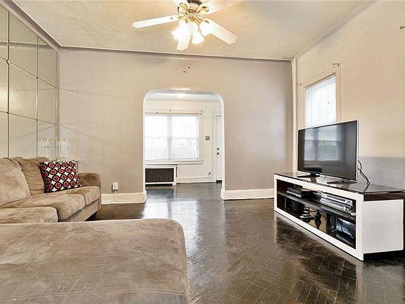 5th image of 8833 Vanderveer St